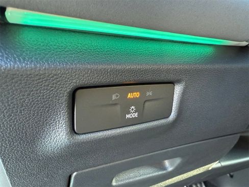 New 2026 Volkswagen Tiguan SE R-Line image 17