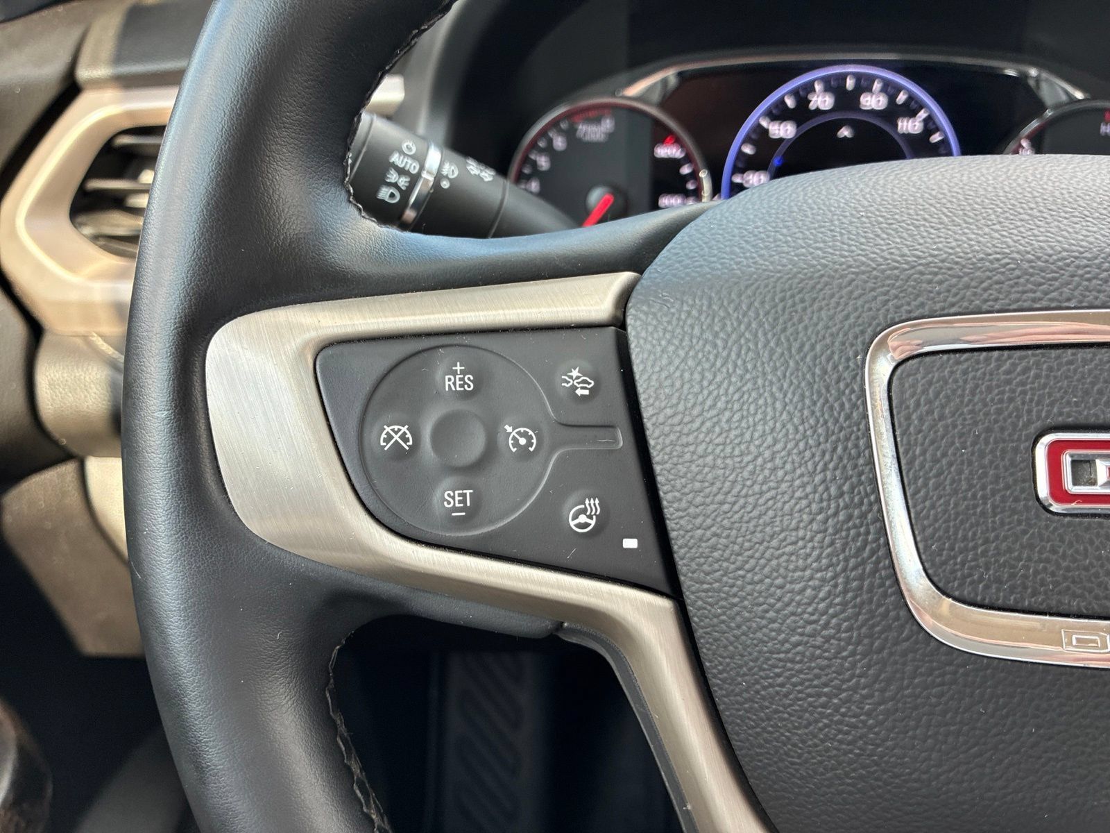 Used 2023 GMC Acadia Denali FWD image 29