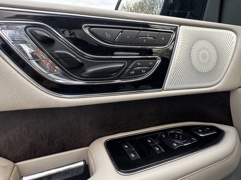 Used 2018 Lincoln Navigator Reserve w/ Technology Package image 20