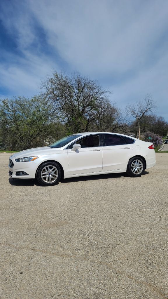 Used 2013 Ford Fusion SE FWD image 1