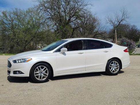 Used 2013 Ford Fusion SE FWD image 1