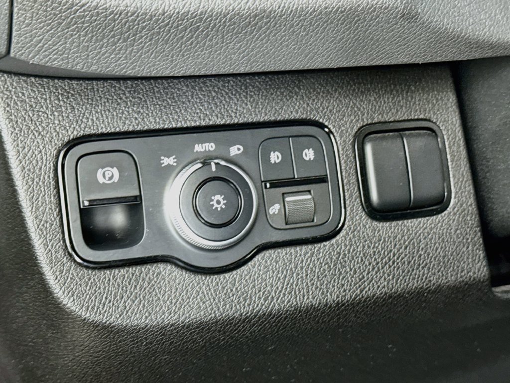 Used 2021 Mercedes-Benz Sprinter 2500 image 10