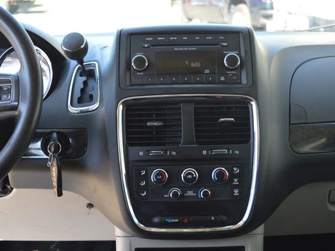 Used 2013 Dodge Grand Caravan SE image 39