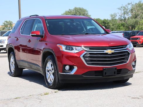 Used 2018 Chevrolet Traverse LT FWD image 4