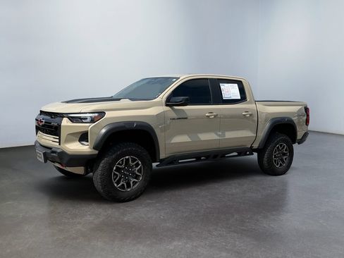 Used 2024 Chevrolet Colorado ZR2 w/ Technology Package AWD/4WD image 7