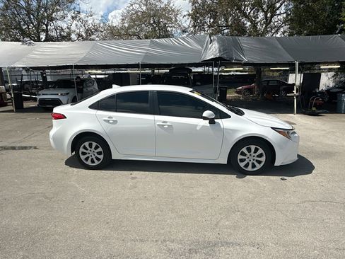 Used 2025 Toyota Corolla LE image 8