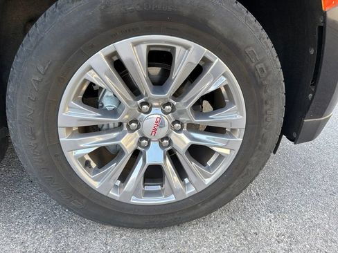 Used 2022 GMC Yukon Denali AWD/4WD image 5