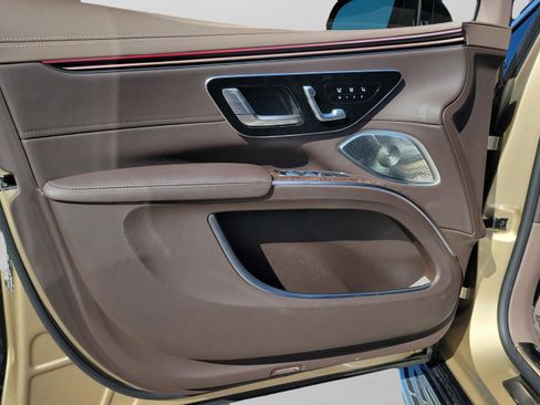 Used 2024 Mercedes-Benz Maybach EQS 680 4MATIC image 33