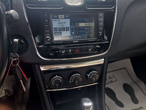Used 2011 Chrysler 200 Touring w/ Cold Weather Group FWD image 10