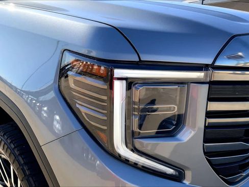 Used 2023 GMC Sierra 1500 AT4 w/ Technology Package AWD/4WD image 27