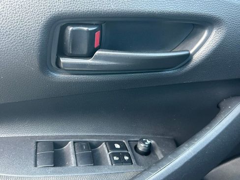 Used 2025 Toyota Corolla LE image 31