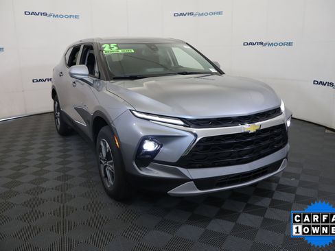 Used 2025 Chevrolet Blazer LT FWD image 3