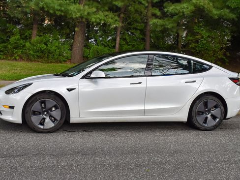 Used 2023 Tesla Model 3 Standard Range RWD image 3