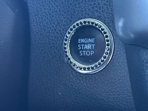 Used 2019 Toyota Highlander XLE image 26