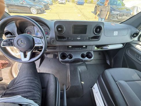 Used 2022 Mercedes-Benz Sprinter 1500 image 14