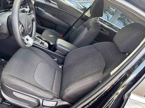 Used 2025 Kia Sportage LX FWD image 34