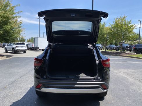 Used 2024 Chevrolet Trax LT w/ LT Convenience Package FWD image 11
