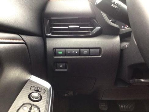 Used 2025 Nissan Sentra SR FWD image 9