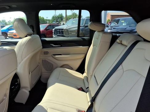 New 2026 Jeep Grand Cherokee Limited w/ Luxury Tech Group II AWD/4WD image 8