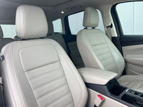 Used 2018 Ford Escape Titanium w/ Ford Safe & Smart Package image 30