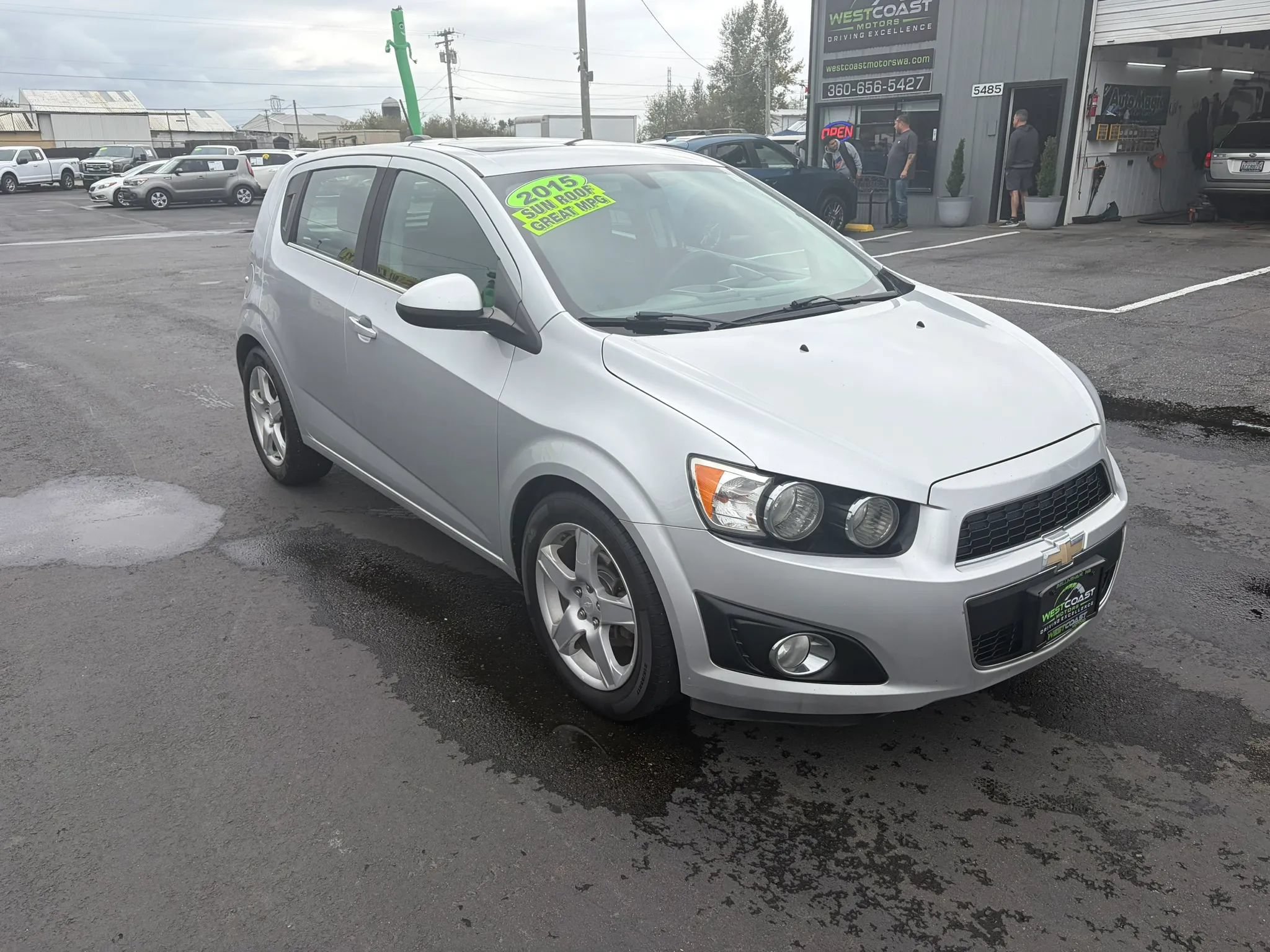 Used 2015 Chevrolet Sonic LT FWD image 1