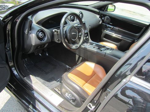 Used 2014 Jaguar XJ R LWB RWD image 17