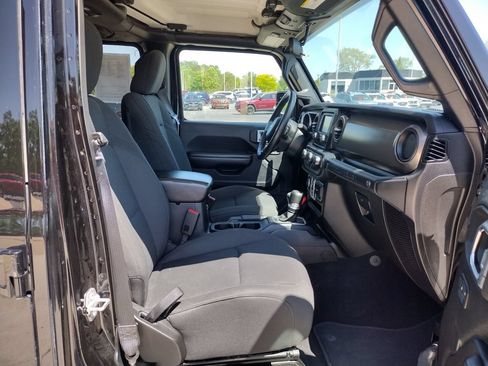 Used 2018 Jeep Wrangler Unlimited Sport w/ Dual Top Group AWD/4WD image 11