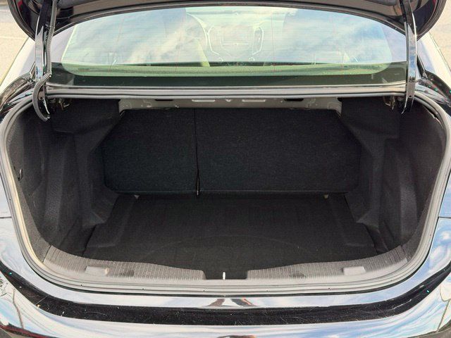 Used 2018 Chevrolet Cruze LT w/ Convenience Package FWD image 19