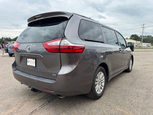 Used 2015 Toyota Sienna XLE Premium FWD image 7