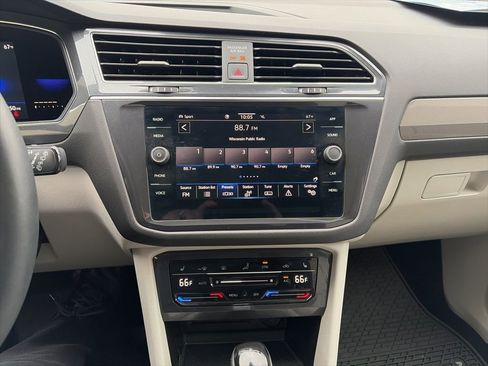 Used 2023 Volkswagen Tiguan SE w/ Panoramic Sunroof Package AWD/4WD image 19