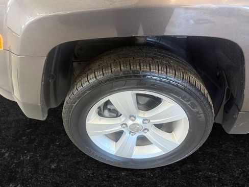 Certified 2016 Jeep Patriot Latitude image 18