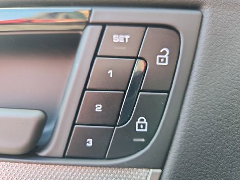 Certified 2024 Porsche Cayenne Coupe image 16