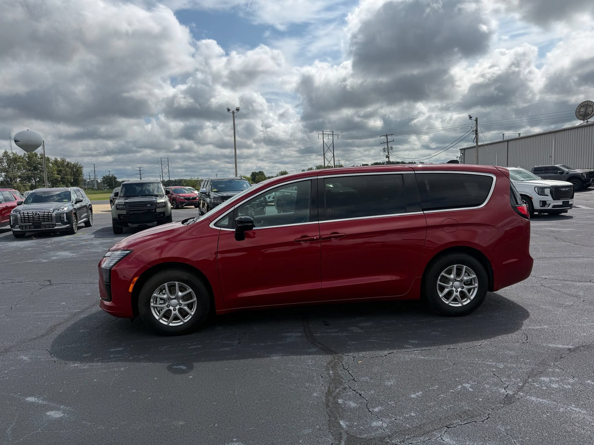 Used 2027 Chrysler Pacifica Select FWD image 46