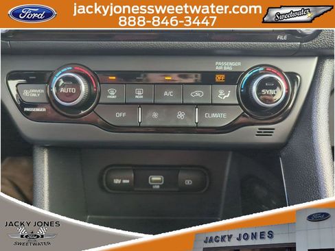 Used 2020 Kia Niro LXS image 24