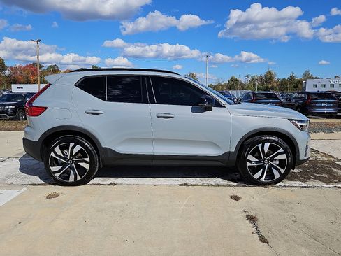 Used 2025 Volvo XC40 B5 Ultra w/ Climate Package image 7