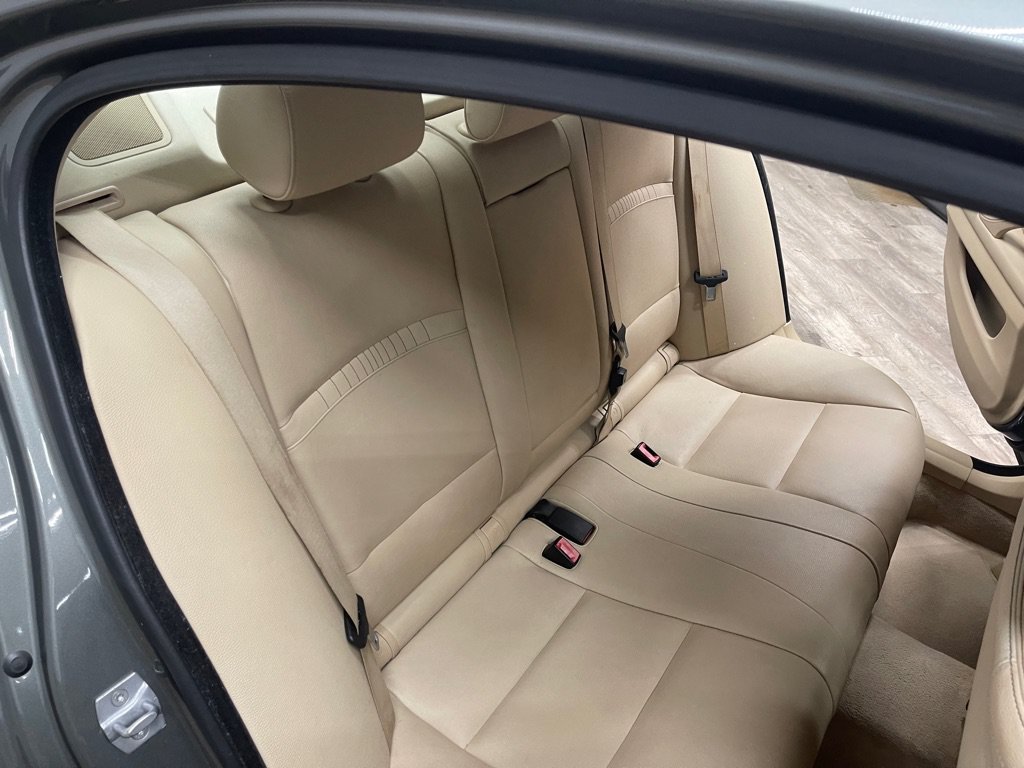 Used 2014 BMW 528i Sedan RWD image 16