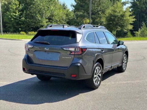 Used 2023 Subaru Outback Premium image 7