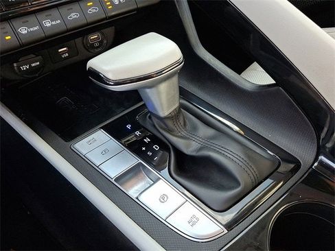 Certified 2022 Hyundai Elantra Limited w/ Cargo Package image 15