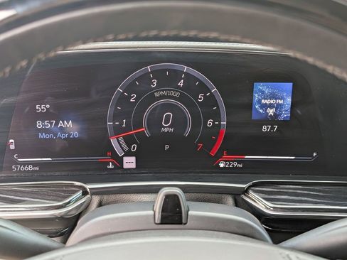 Certified 2023 Cadillac Escalade ESV V AWD/4WD image 23