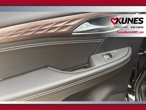 Used 2023 Buick Envision Avenir AWD/4WD image 32