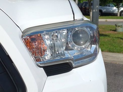 Used 2020 Toyota Tacoma SR w/ SR Convenience Package RWD image 10