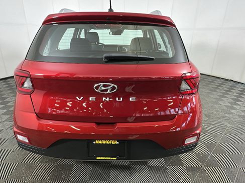 Used 2025 Hyundai Venue Limited FWD image 4