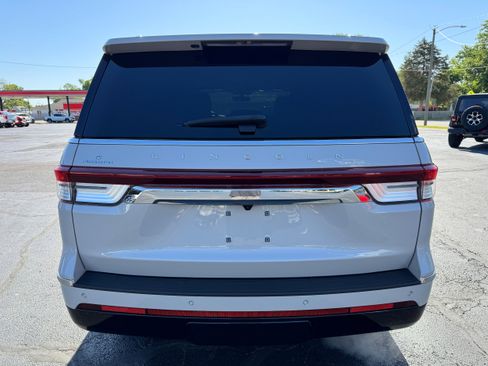 Used 2024 Lincoln Navigator Reserve AWD/4WD image 6