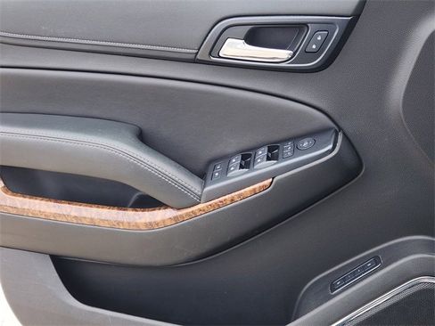 Used 2020 Chevrolet Suburban Premier image 24