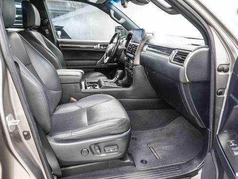 Used 2023 Lexus GX 460 Luxury w/ Sport Design Package AWD/4WD image 17