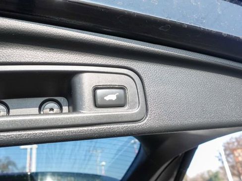 Used 2016 Honda Pilot Touring image 31