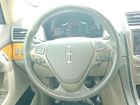 Used 2013 Lincoln MKX FWD image 16