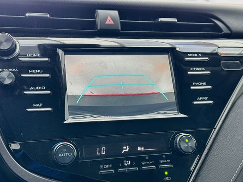 Used 2019 Toyota Camry SE FWD image 10