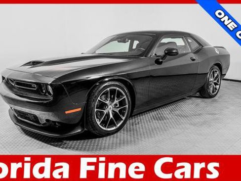 Used 2022 Dodge Challenger GT RWD image 1