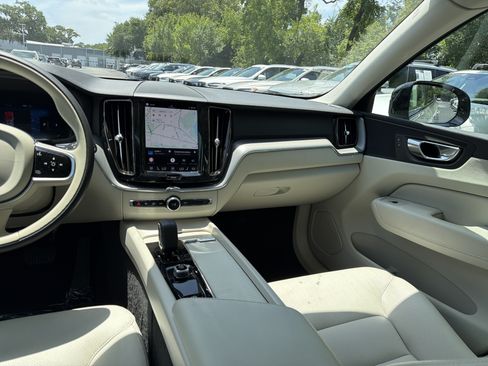 Certified 2024 Volvo XC60 B5 Core w/ Protection Package Premier AWD/4WD image 31